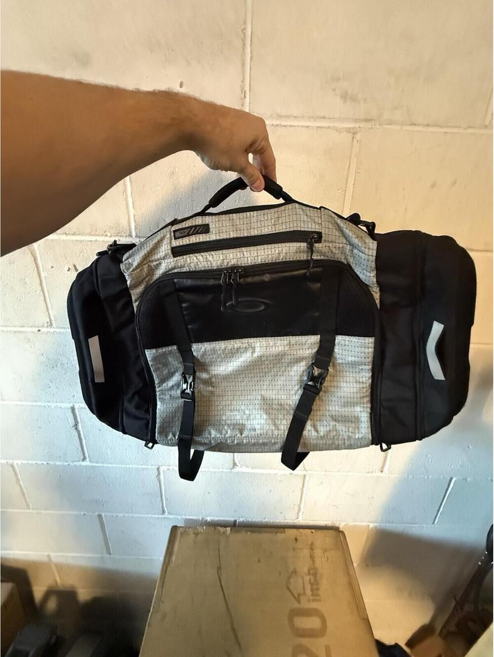 Oakley Link Duffle Bag Stone Grey 35L Size